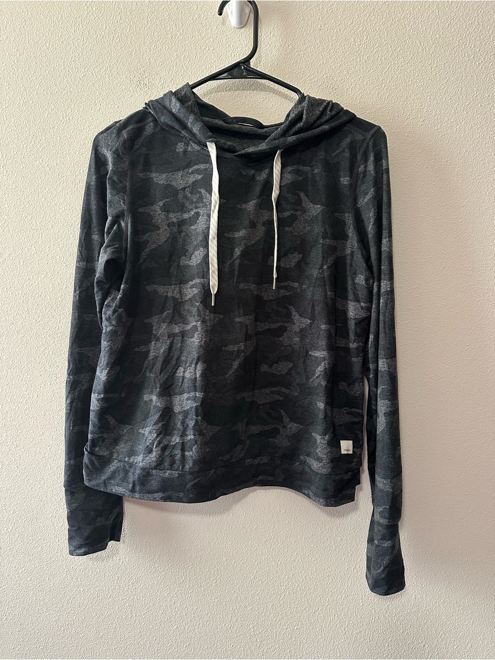 Vuori halo essential hoodie black camo fits like a medium - Picture 4 of 5
